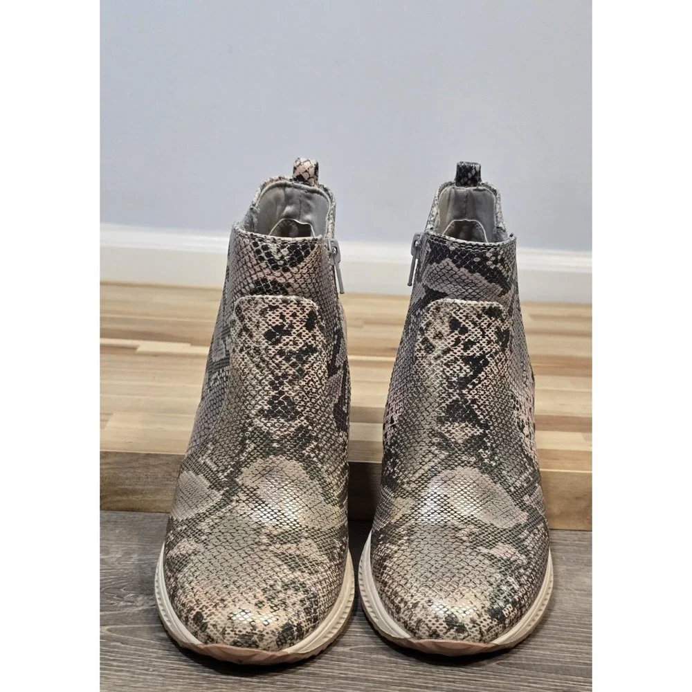 Baretraps Jaci Women's Snakeskin Print Hidden Wedge Side Zip‎ Sneakers Size 7.5M